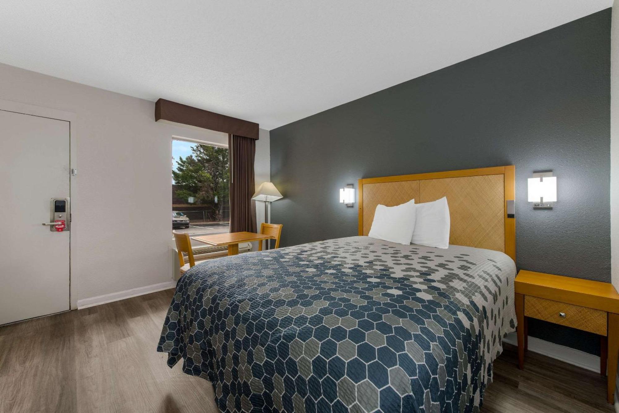 Econo Lodge Cheraw Market Street Екстериор снимка