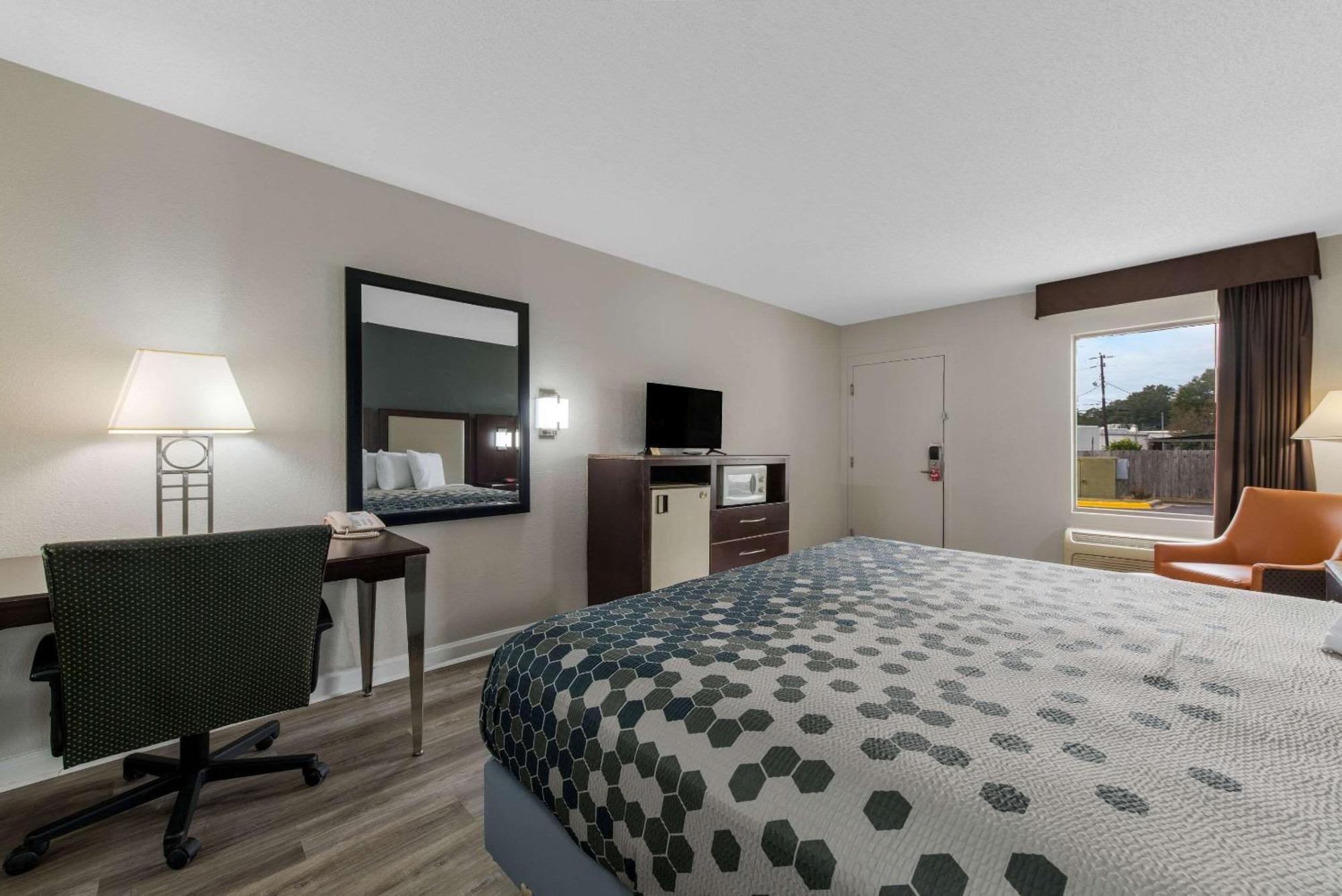 Econo Lodge Cheraw Market Street Екстериор снимка